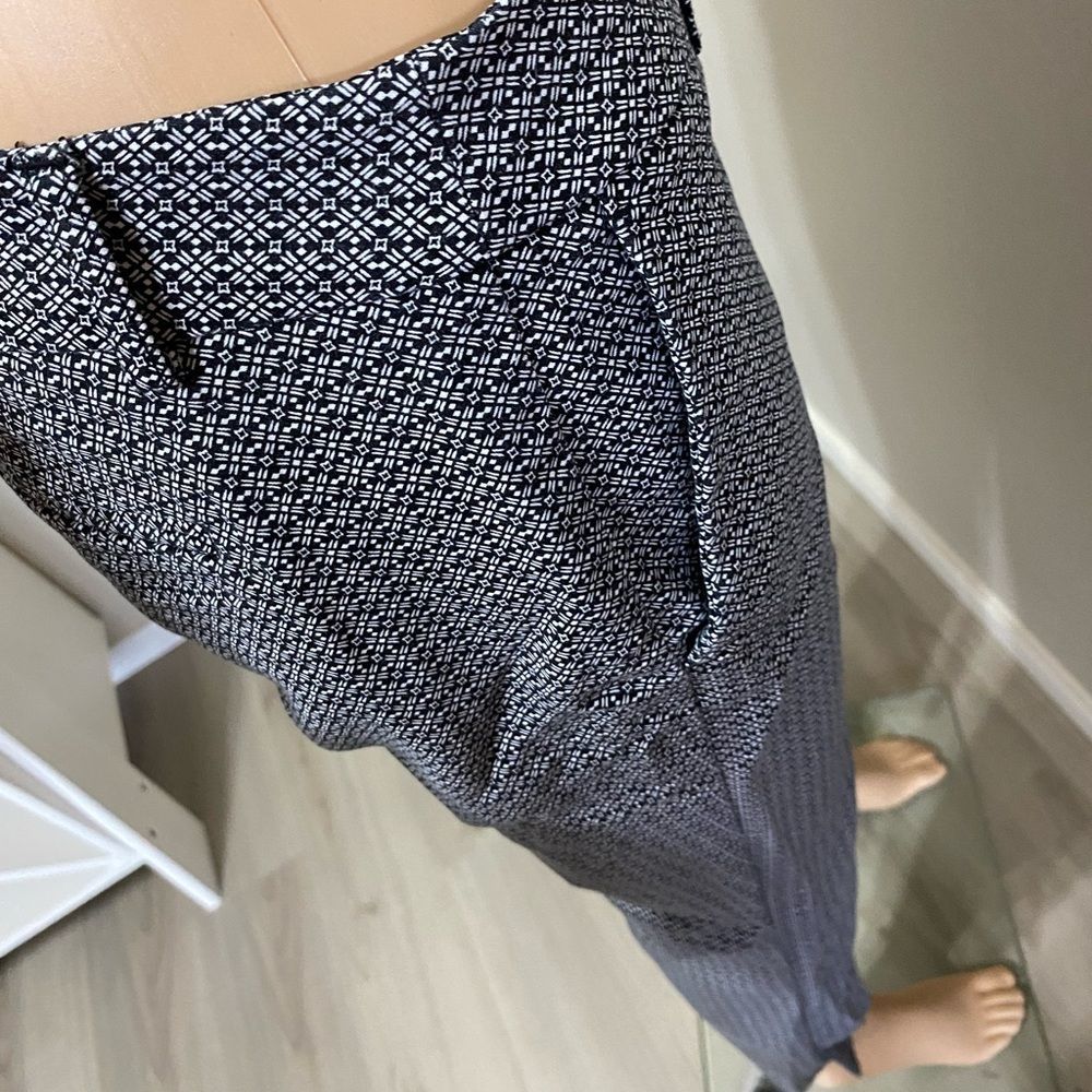 DALIA Leg Style Pants - Picture 3 of 5